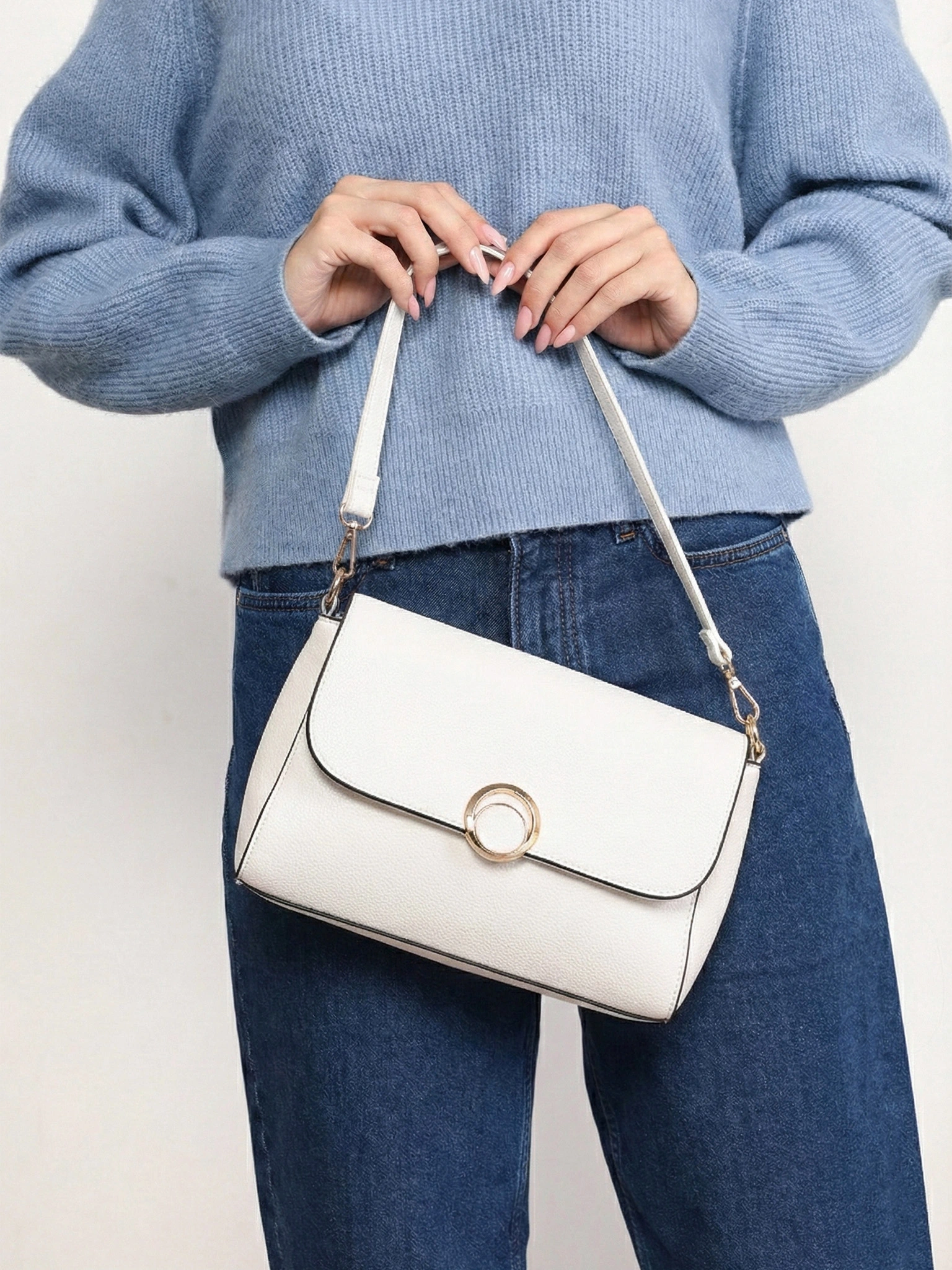 Сумка-кроссбоди с декоративной пряжкой в ассортименте